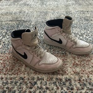 Jordan 1 'Barley Rose'